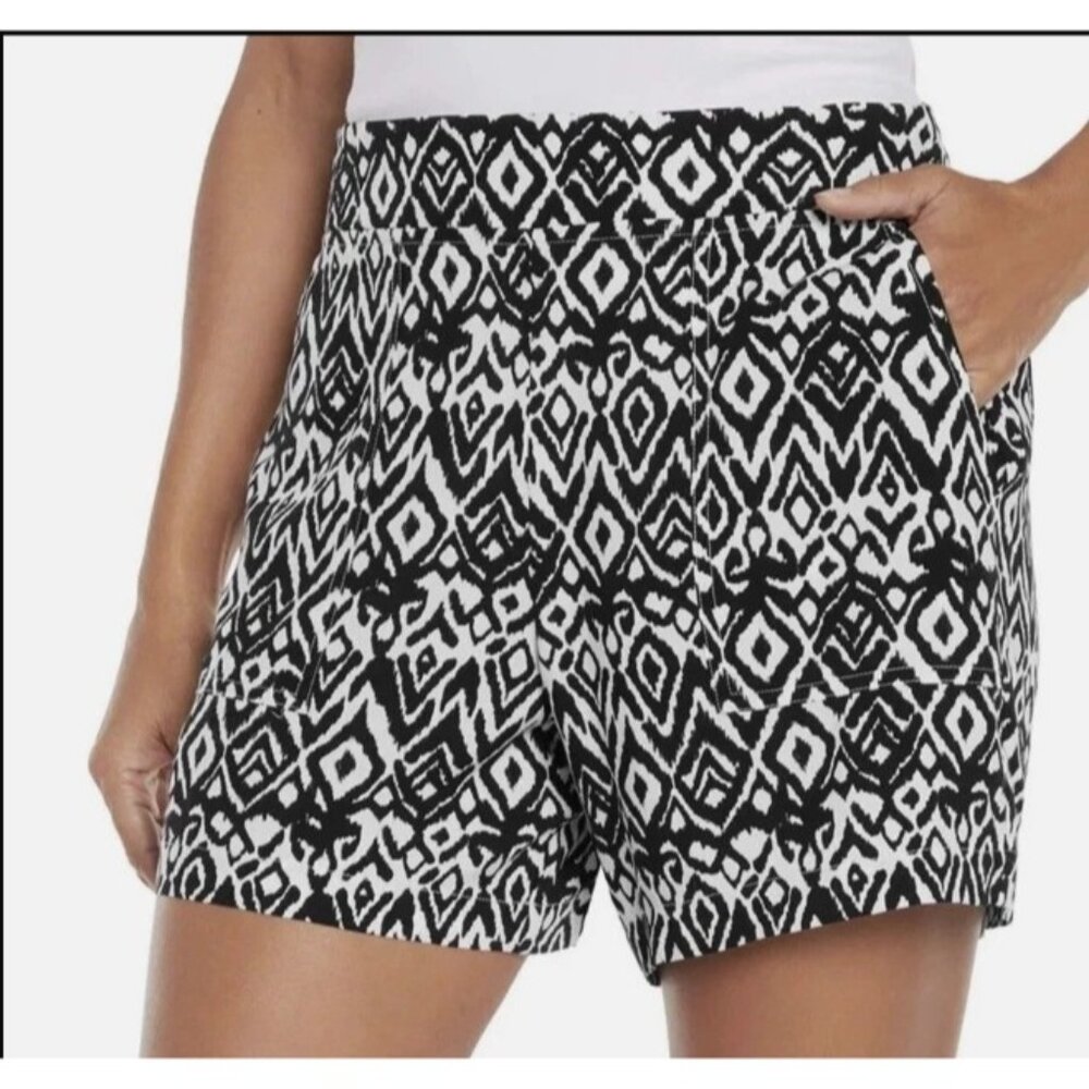 Wildfox Women’s Shorts, S, Black White Print, 5” Inseam, Elastic Waist, Pockets.